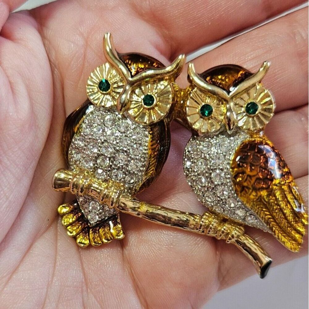 Gold tone brown enamel owl brooch